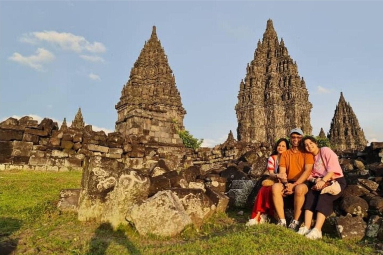 Borobudur All Access & Prambanan Guided Tour with Entry Fees (visite guidée de Borobudur et Prambanan avec droits d'entrée)