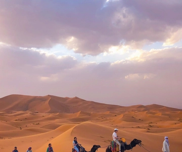 Vanuit Merzouga: kamelenrit bij zonsondergang & sandboarden