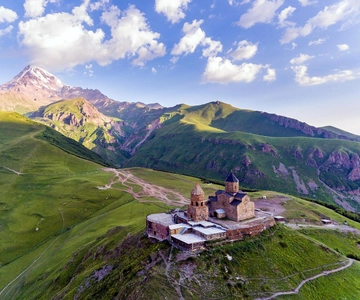 Depuis Tbilissi : Kazbegi Gudauri & Zhinvali, visite guidée en groupe