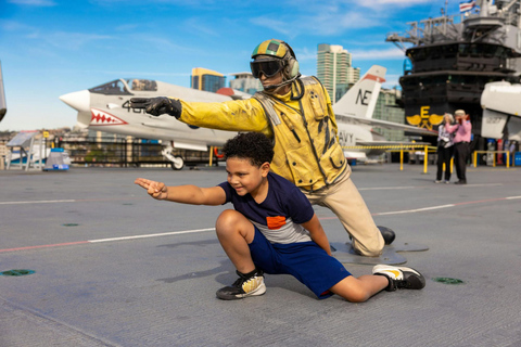 San Diego: USS Midway z pieszą wycieczką po nabrzeżuWycieczka piesza po nabrzeżu San Diego z biletem na USS Midway