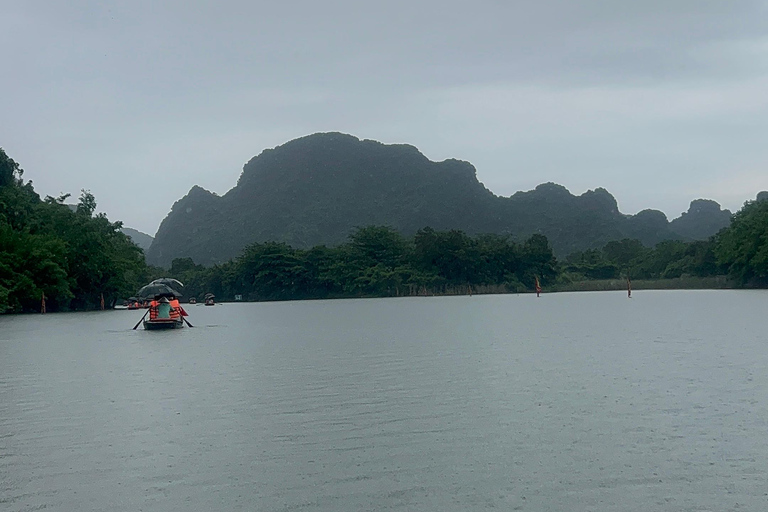 Ninh Bình: Bai Dinh, Trang An en Mua Cave dag privétourNinh Bình: Bai Dinh, Trang An en Mua Cave op de motor