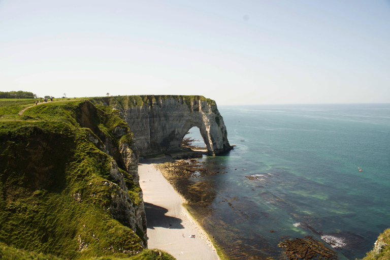 Paris: Étretat Cliffs & Mont St-Michel Day Tour