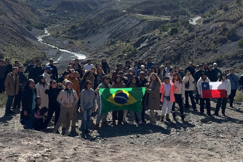 Santiago: Cajón del Maipo and Termas Colinas with Premium Picnic