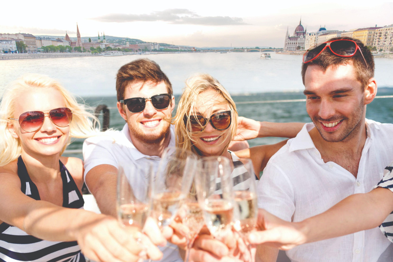 Budapest: Daytime Hop-on Hop-off Cruise with Welcome Drink Budapest: Daytime Hop - on Cruise