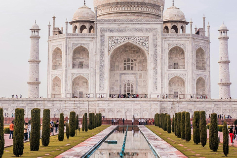 Agra: Taj Mahal Guided Tour with Photography & Rental Saree Taj Mahal Guided Tour without Entry Tickets & Rental Saree