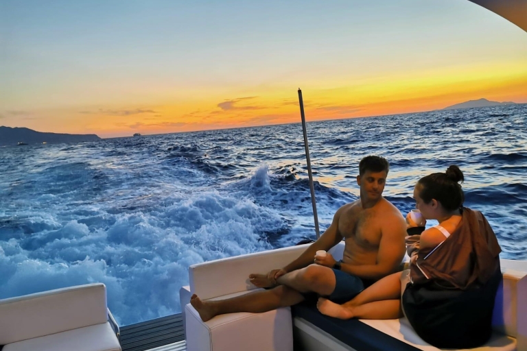 Von Sorrent aus: private Bootsfahrt zum Sonnenuntergang