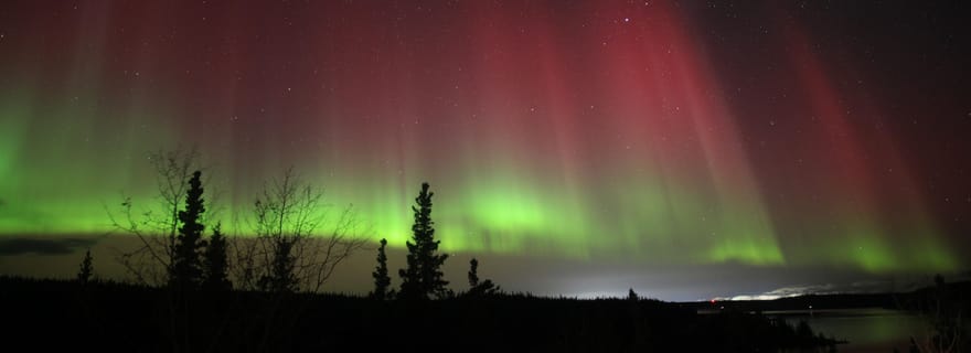 Madeline Lake : Aurora Lodge et Aurora Chasing Tour