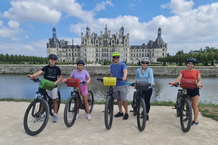 Chateau della Valle della Loira: tour di 2 giorni in bicicletta con degustazione di vini