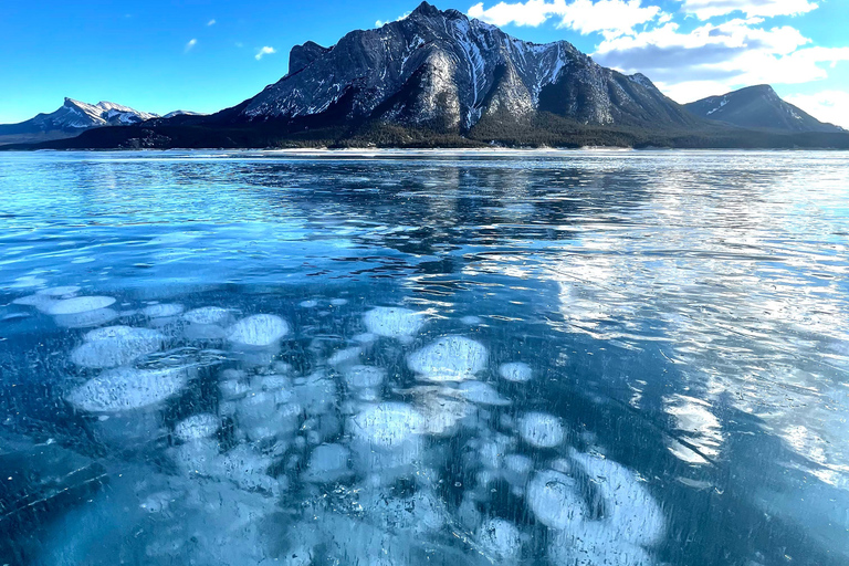 Tour giornaliero della stazione sciistica di Lake Louise e delle bolle di ghiaccio del lago Abraham09:35 Banff Aspen Lodge (con tubing)