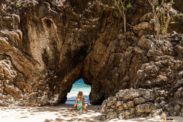 El Nido–Coron Boat Expedition with Cultural Experience El Nido to Coron Boat Expedition with Cultural Experiences