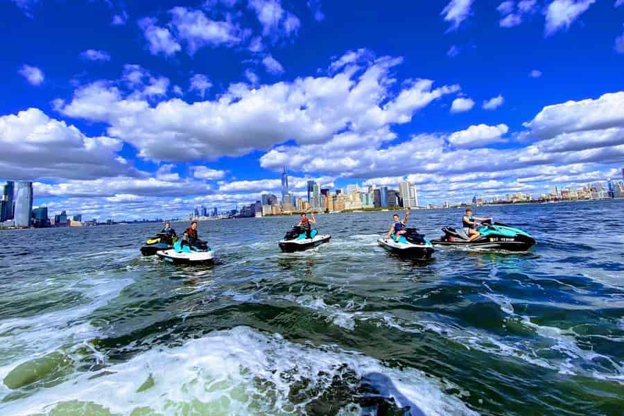 New York City: Geführter Jetski-Verleih. Foto: GetYourGuide New York City: Geführter Jetski-Verleih. Foto: GetYourGuide