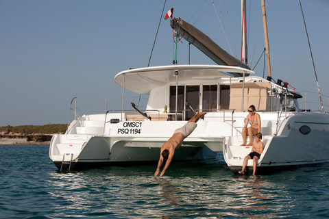Muscat Sunset Catamaran CruiseCatamarancruise bij zonsondergang in Muscat