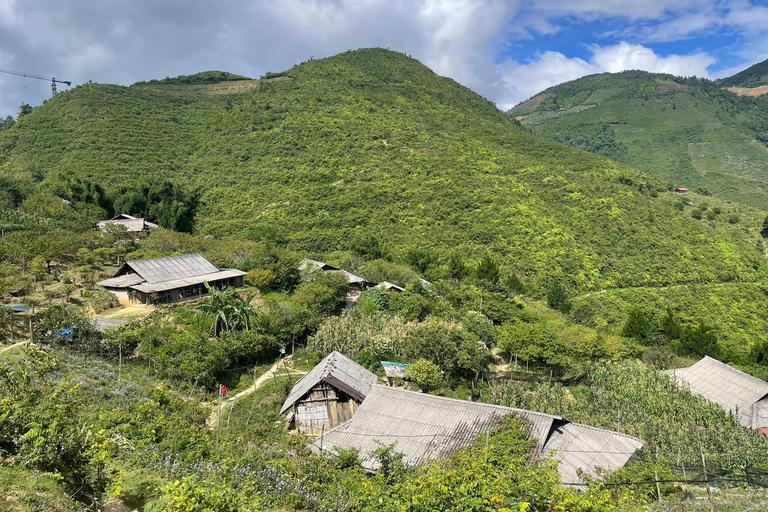 Caminhada pela vila de Red Dao e banho de ervasRed Dao Village Trek e banho de ervas