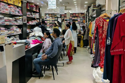 Mumbai: Guided Shopping Experience With Expert Female Guide Mumbai: All inclusive Full-Day Shopping Experience