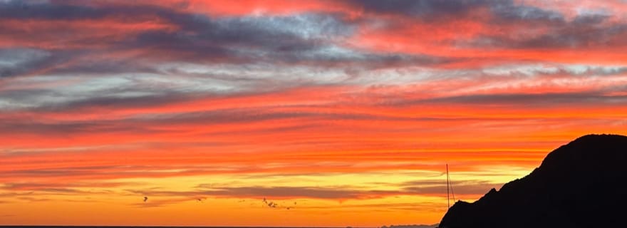 Vernazza : Tour en bateau privé des Cinque Terre au coucher du soleil avec aperitivo