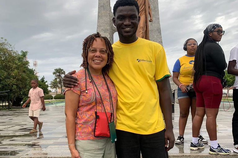 Accra: 2-Day Cape Coast and Nature Tour with Guide