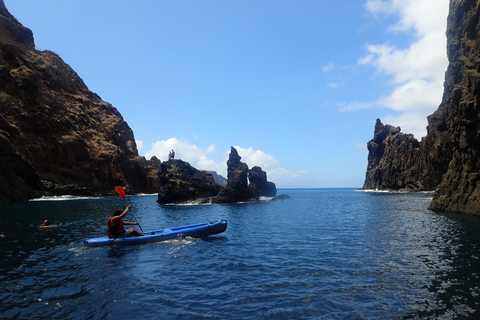 Avventura in kayak a Calheta: Tour della spiaggia di Zimbralinho o dell&#039;isolotto di Cal