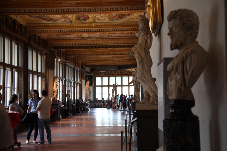 Florencia: visita guiada y ticket sin colas Galería UffiziTour en grupo en inglés - 15:30
