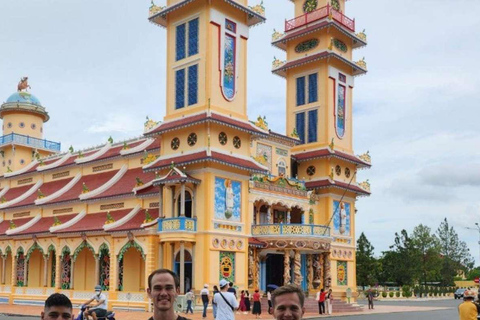 Túneis de Cu Chi e Templo Cao Dai (Montanha Ba Den) Dia inteiro