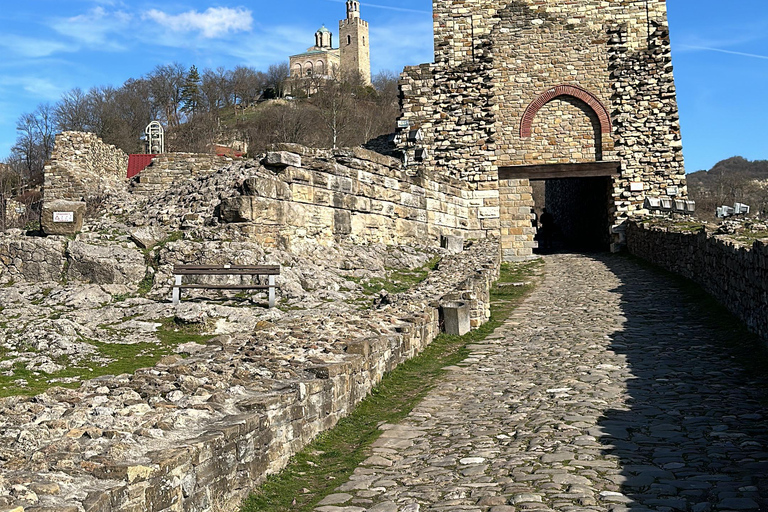 Depuis Bucarest : excursion d'une journée vers les temps forts de la BulgarieFrom Bucharest: Full-Day Trip to Bulgaria Highlights
