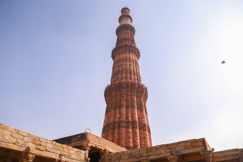 Visite privée du Qutub Minar en voiture avec coupe-fileVisite privée du Qutub Minar en voiture