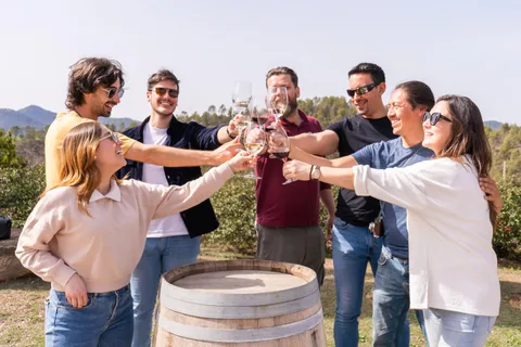 Barcelona: Montserrat, Visita a Bodegas y Almuerzo con Cata de Vinos