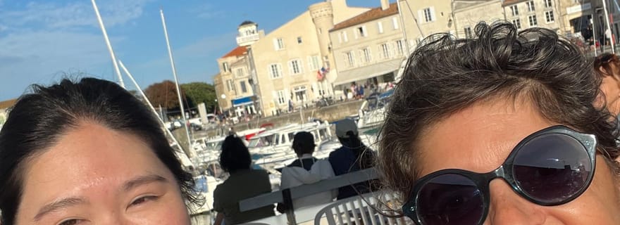 La Flotte : cours de français dans un café et visite guidée.