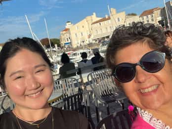 La Flotte : French lesson in a café and guided tour.