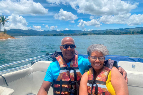 Van Guatape: Pablo Escobar Mansion, Paintball &amp; boottocht