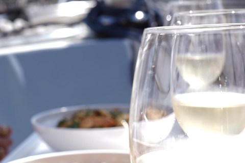 Croisière Dia Sailing avec repas et boissons tout comprisCroisière Dia avec service de transfert inclus