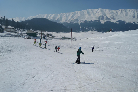 Tatra Mountains: Zakopane Private Ski Tour with Instructor Krakow: Instructor lead Ski Tour - Tatra Mountains
