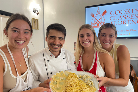 佛罗伦萨：意面制作课程，含晚餐、葡萄酒和... 唱歌！佛罗伦萨：意面制作课程，含晚餐、葡萄酒...还有歌唱！