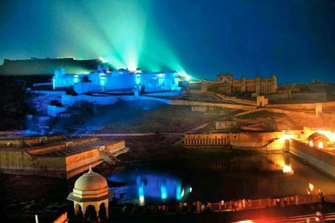 Jaipur: licht- en geluidsshow in barnsteenfort met markt en stad.Jaipur: licht- en geluidshowtour met markt