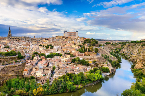 Från Madrid: Guidad dagsutflykt till Chinchon, Aranjuez &amp; Toledo