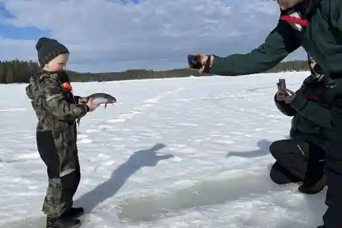 Sälen: Ice Fishing Experience