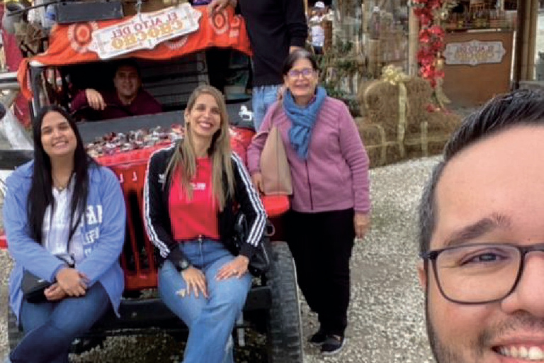 Medellín: Guatapé and Medellín City Door-to-Door Transfer Door-to-door transfer from Medellín to Guatapé.