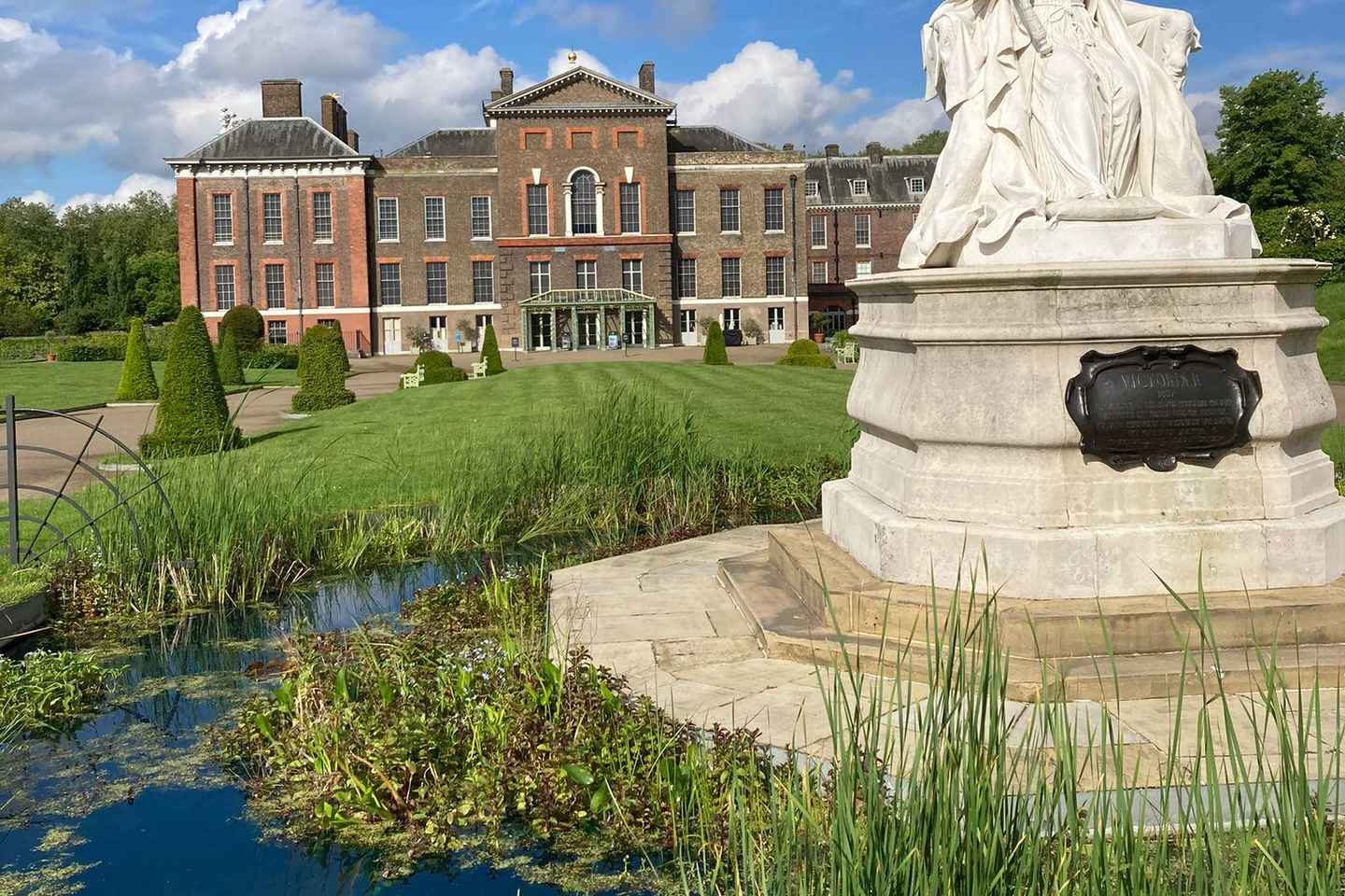 London: VIP Kensington Palace Gardens Tour & Royal High Tea