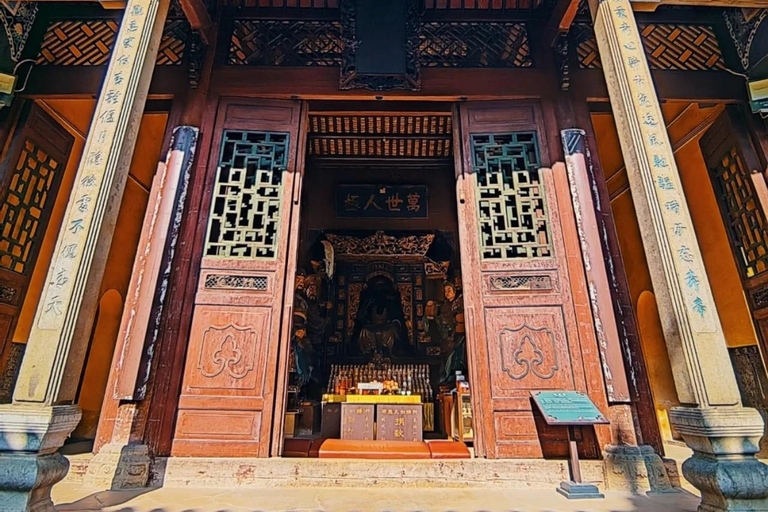 Guilin: Private Wen & Wu Temple Tour with Red Rock Village