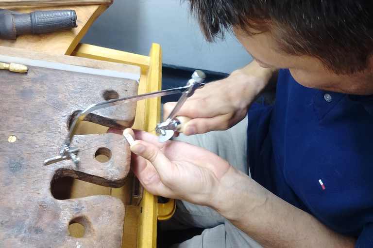 Unawatuna: Traditional Jewelry Making & Gemstone Workshop