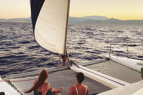 Agios Nikolaos : Croisière dans l&#039;après-midi à Mirabello avec dînerCroisière en catamaran sans transfert