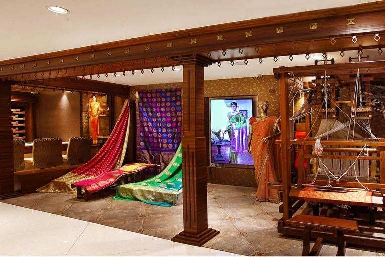 Exclusieve winkelrondleiding in Delhi met gids en transfersDelhi Cottage Emporium Shopping Tour