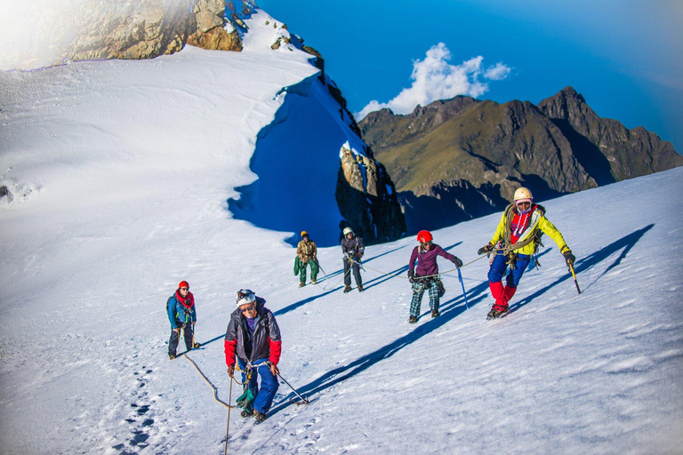 4 Days Queen Elizabeth Park Safari & Ruwenzori Mountain View