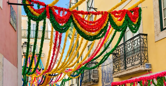 Lisbon: Dutch Walking Tour with Pastel de Nata (Downhill)
