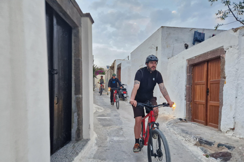 Santorini: Experiência de passeio de bicicleta elétricaDe Vlichada: excursão guiada de bicicleta elétrica pela rota sul de Santorini