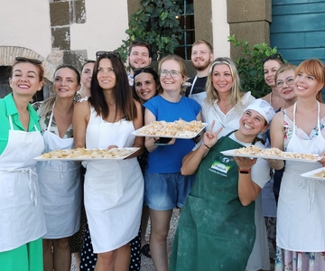 From Rome: Pasta Masterclass & Wine Tour in the Vineyard