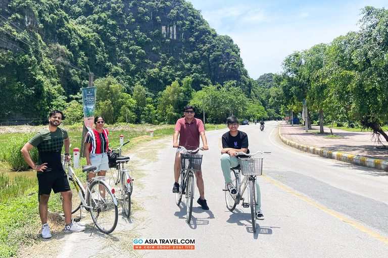 Från Hanoi: Hoa Lu &amp; Tam Coc med buffélunch &amp; cyklingFrån Hanoi: Hoa Lu och Tam Coc med lunchbuffé och cykling