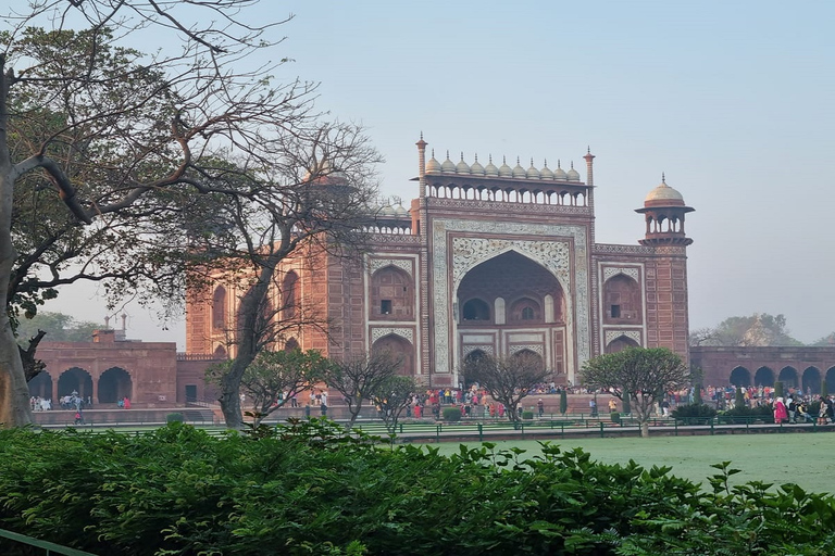 De Delhi: viagem de um dia ao Taj Mahal e Forte de Agra pelo trem GatimanViaje apenas com guia turístico local experiente