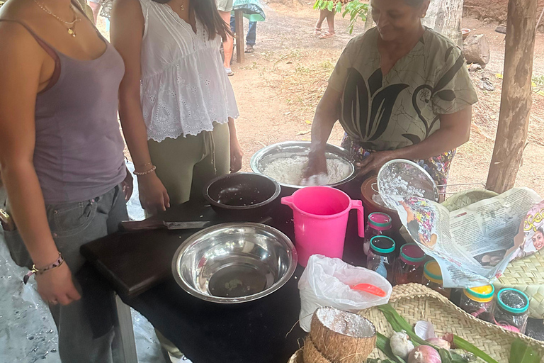 Traditional Sri Lankan Village Cooking Class at a Local Home