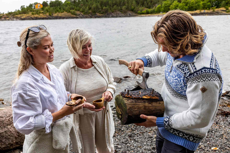 Oslo: Malmøya Guided Hike with Waffle & Salmon Experience