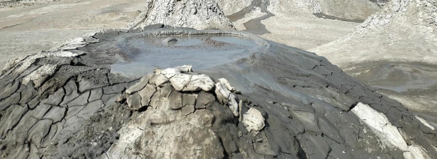 Visite privée d'une demi-journée : art rupestre de Gobustan et volcans de boue